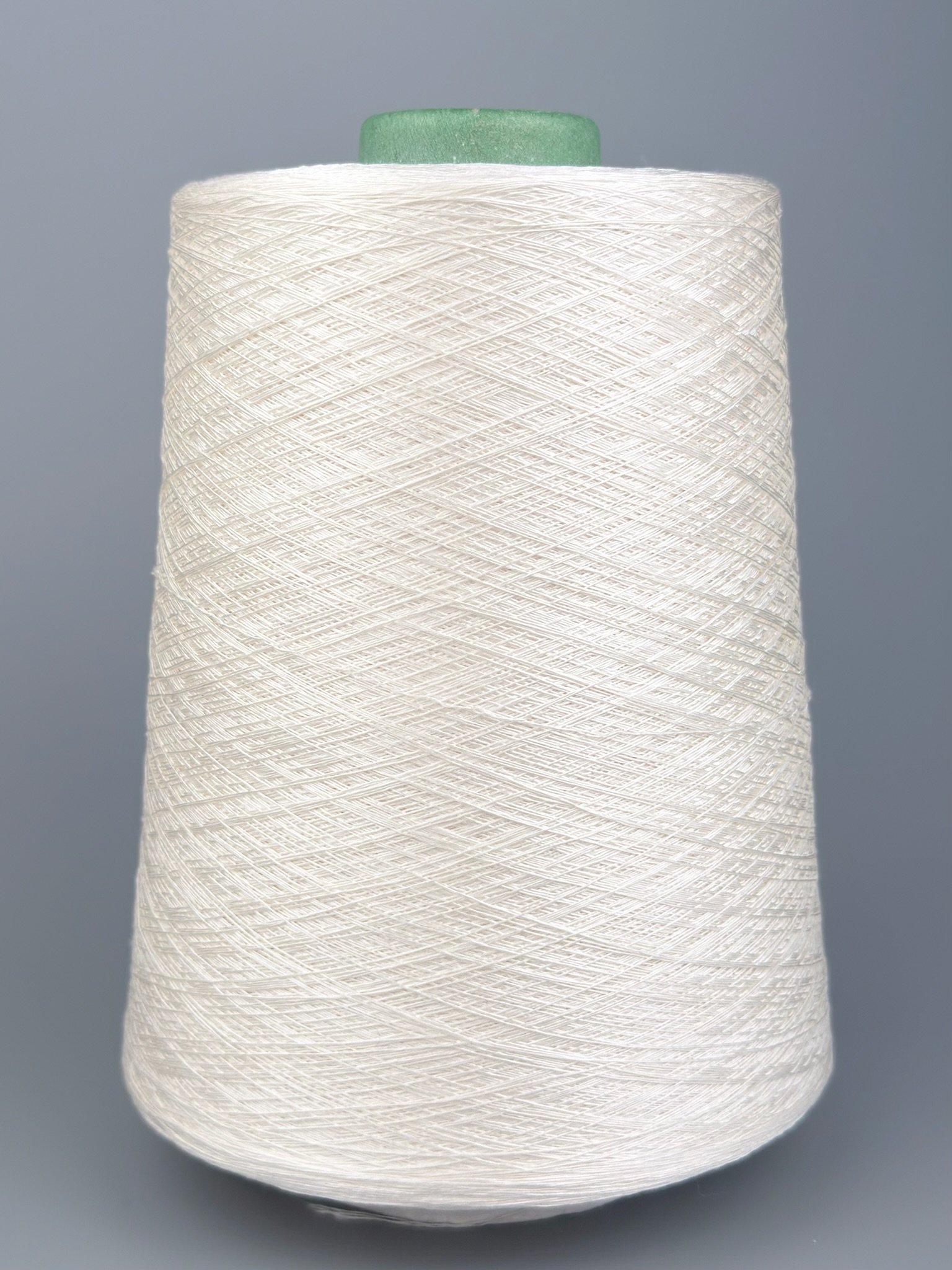 Art. Spiral Nm 3/90 – Schappeseidengarn mit Elasthan col. Weiss foto 2
